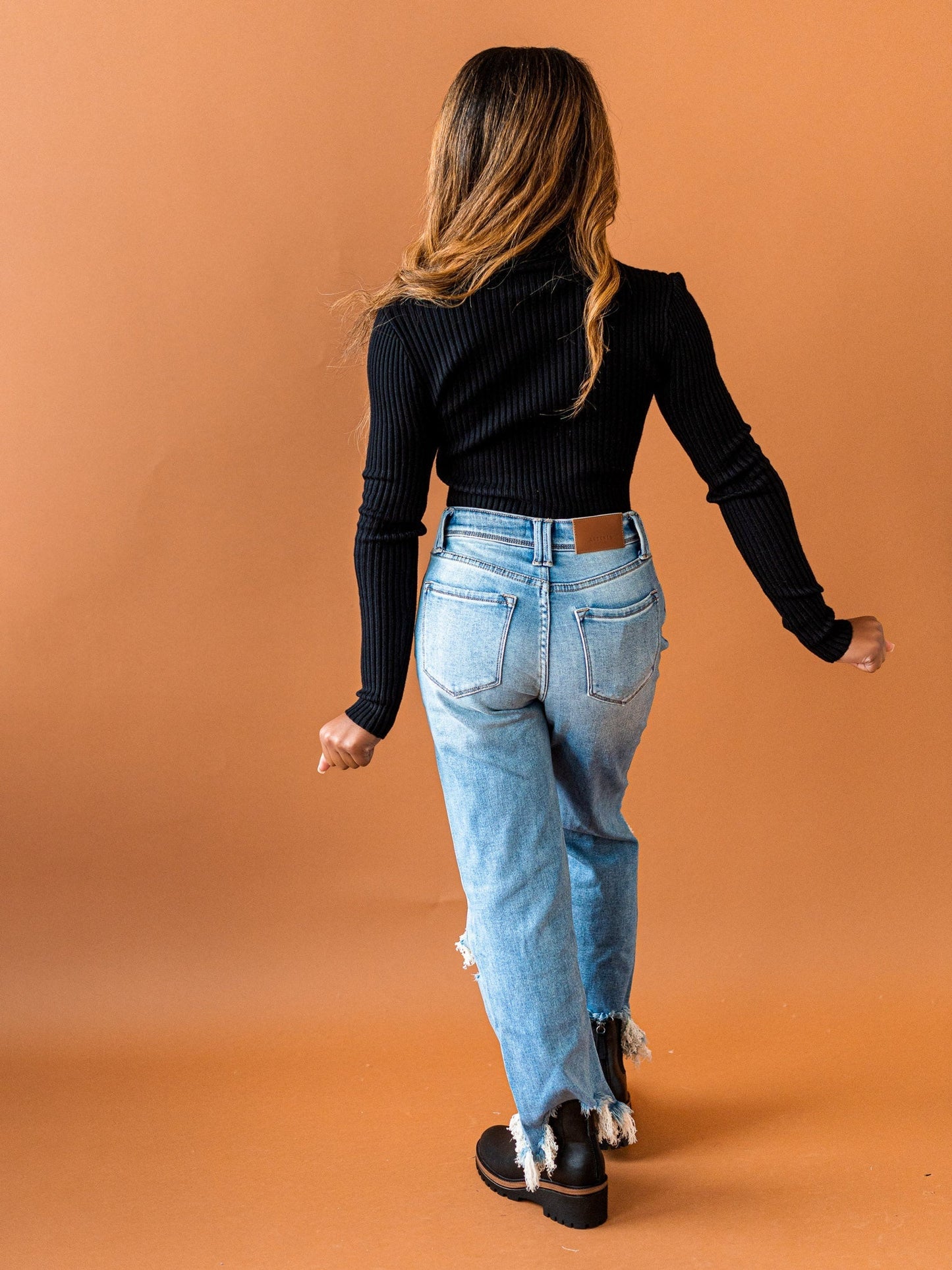Point It Out Ribbed Crop Top