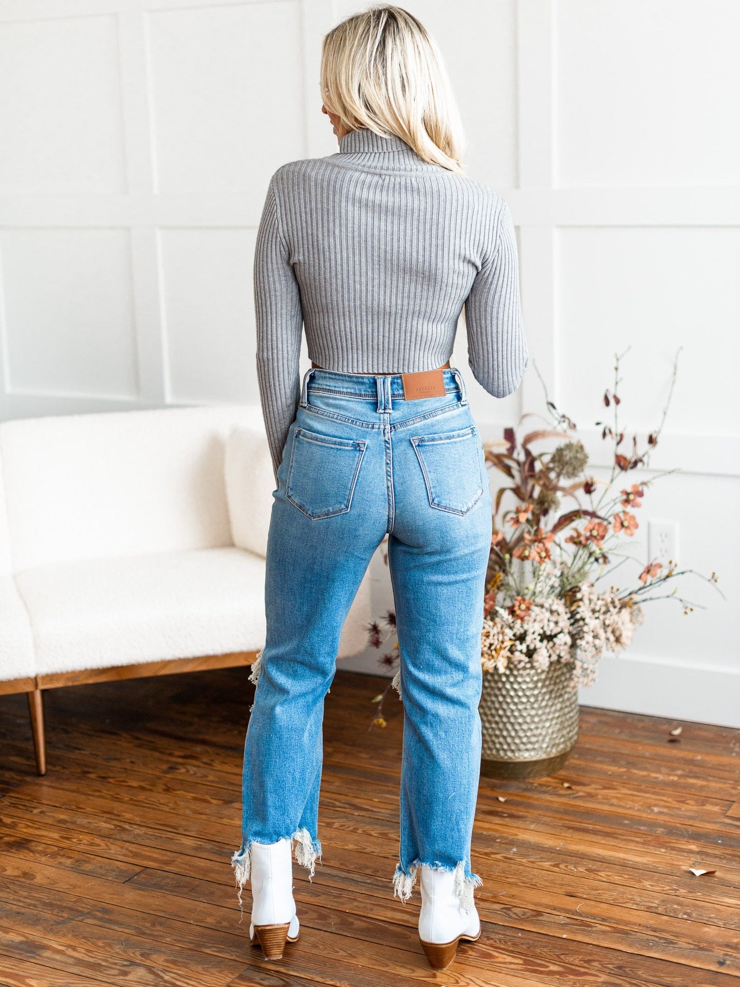 Point It Out Ribbed Crop Top